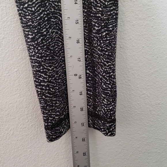 Lululemon Wunder Under Crop - Picture 8 of 9